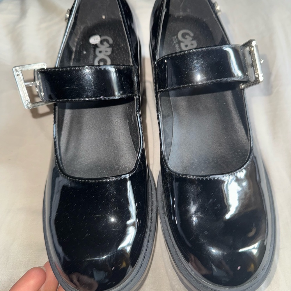 GBG Los Angeles Guess Carlisa Lug Shoes Womens 7.5